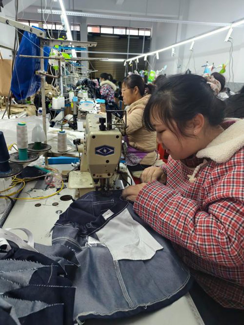 团体服装定制选购指南：让团队精神飞扬的必备元素